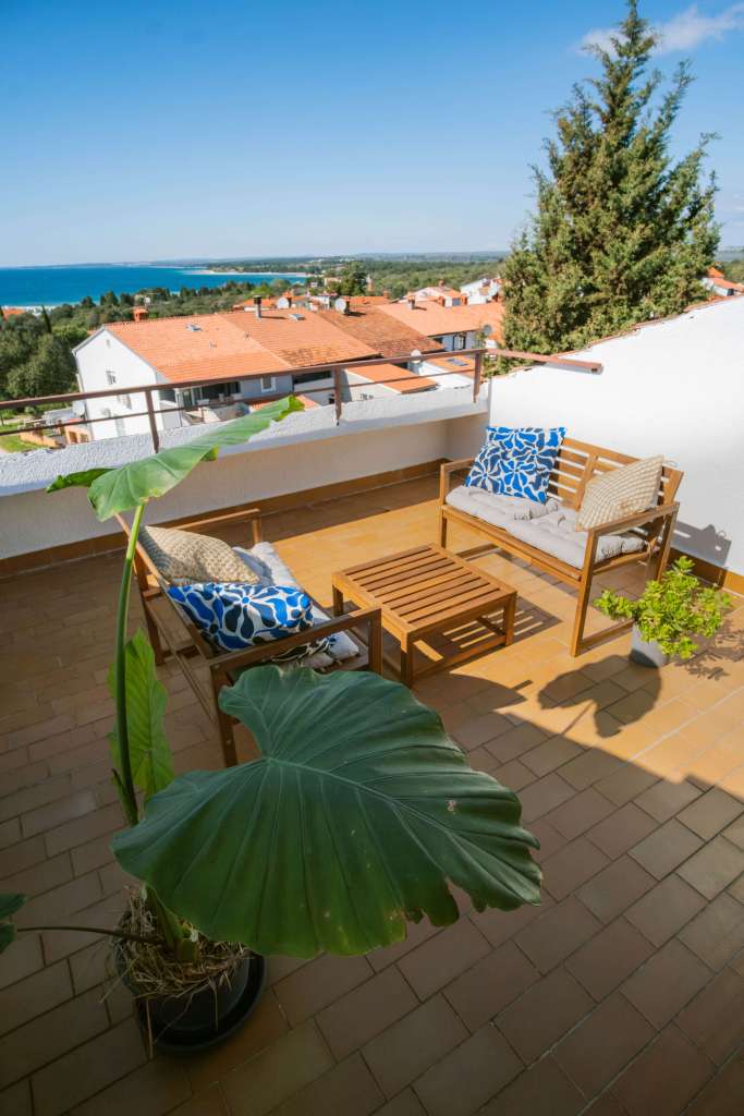 Lampuga Fitness Camp gathering place, balcony overseeing sea in the distance