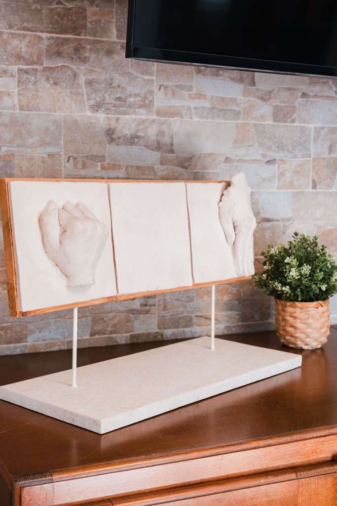 Unique art details as decorations in lampuga Fitness Camp accommodation