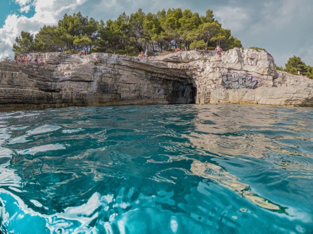 Entrance into the cave, rocks and blue sea_Pula